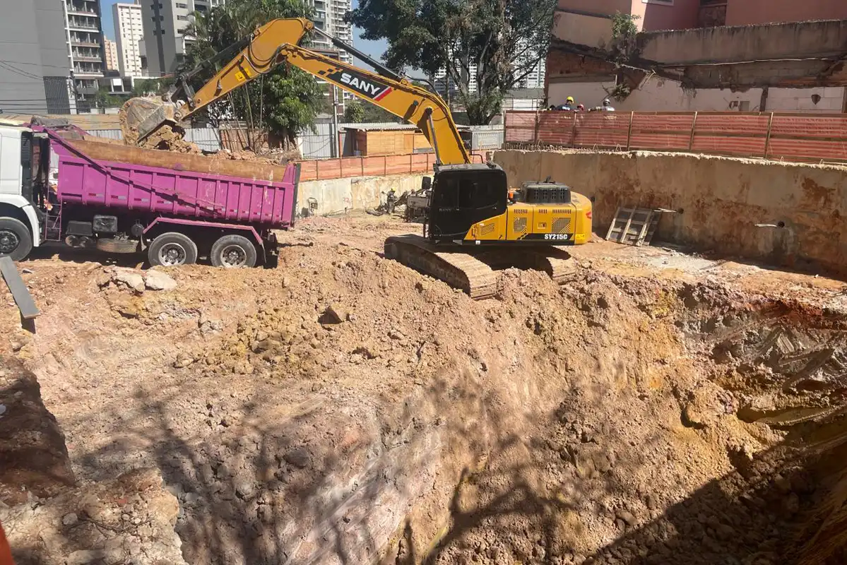 Equipamentos para Terraplenagem e Demolições