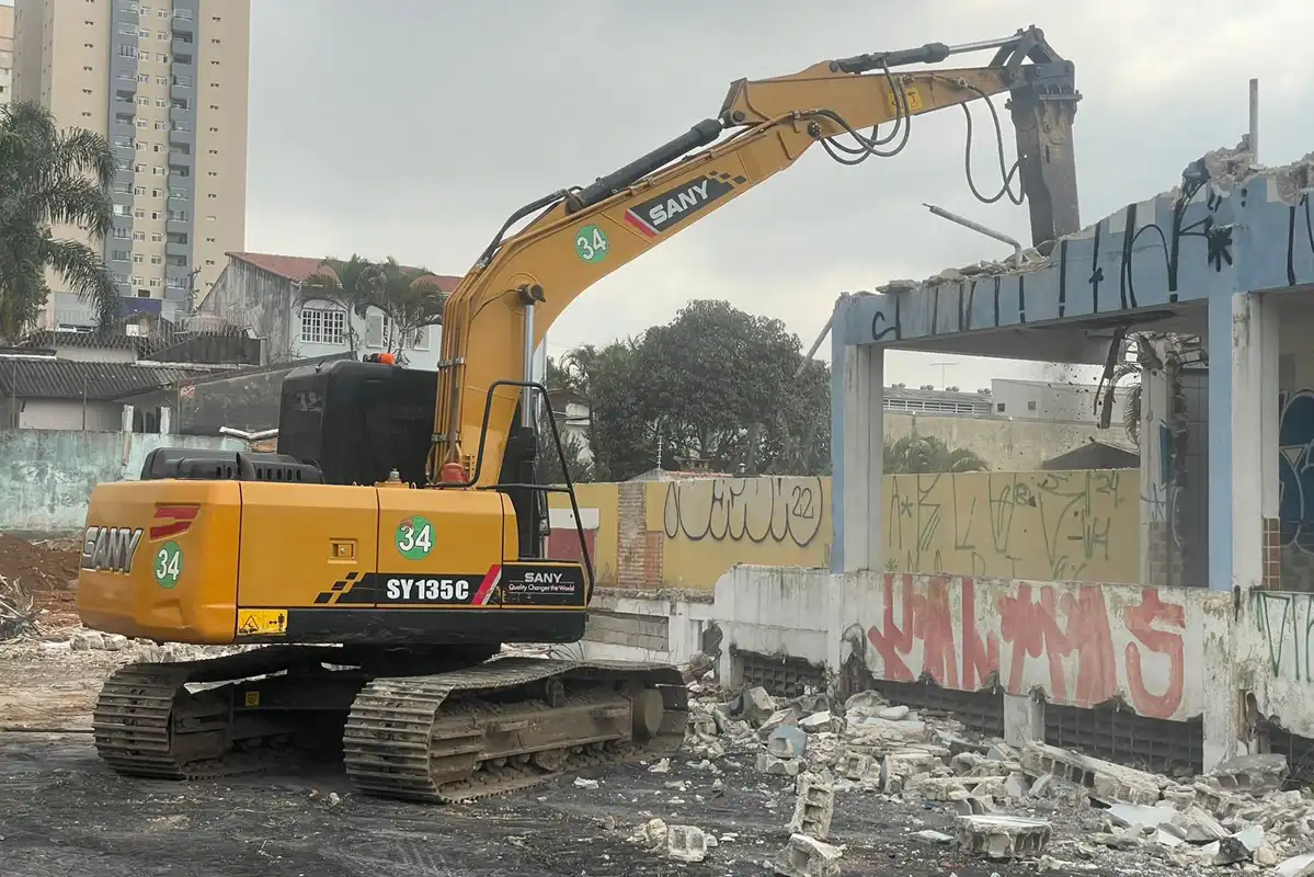 Equipamentos para Terraplenagem e Demolições