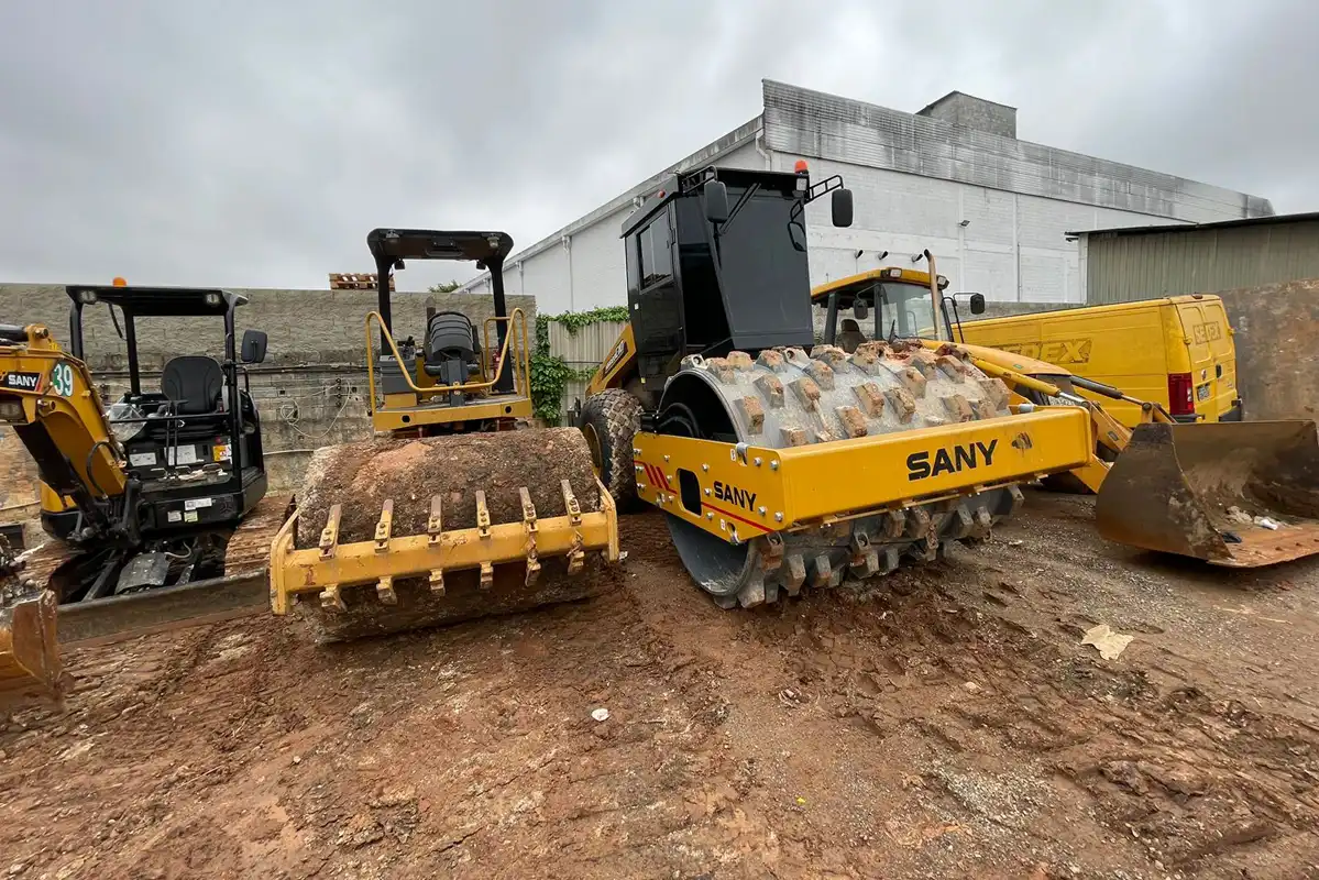 Equipamentos para Terraplenagem e Demolições