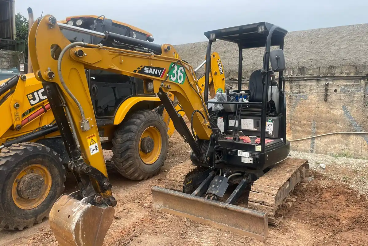 Equipamentos para Terraplenagem e Demolições